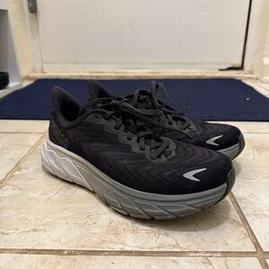 HOKA Running Shoes Arahi 6 size 8.5